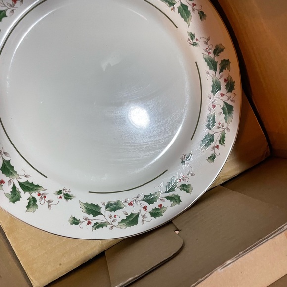 New……..Xmas plates with T cups and bowls